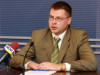 Dombrovskis pārsteigts, ka Fliks uzņēmumu vada neklātienē