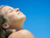 Lai mazinātu saules negatīvo ietekmi, kosmetologi iesaka rūpēties par ādu jau laicīgi